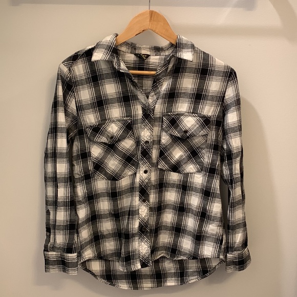 Forever 21 Plaid flannel button up - Picture 1 of 4